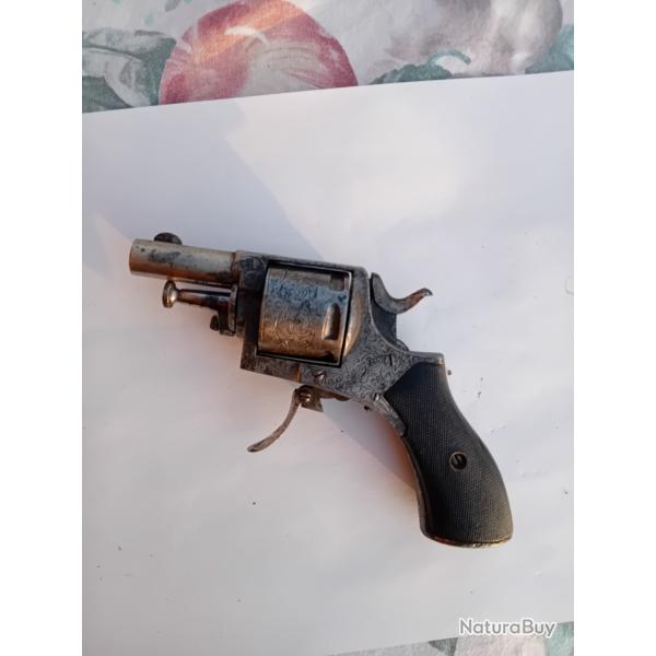 Petit bulldog en calibre 7mm