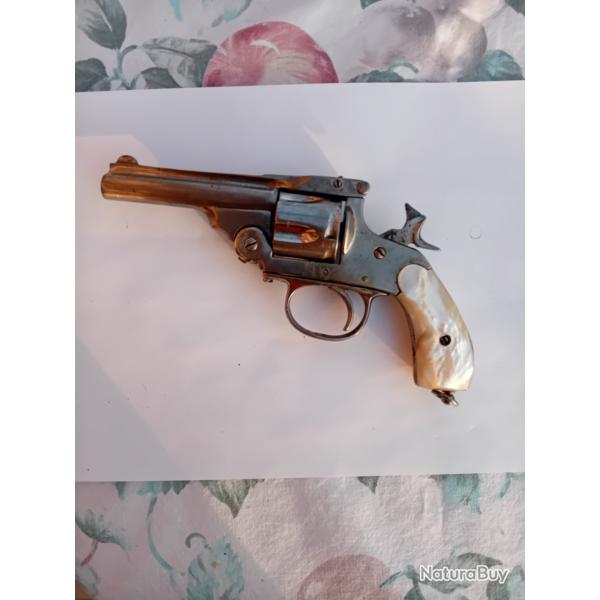 Imitation Smith et Wesson par Euscaro et non Euskaro.