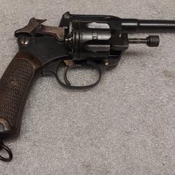 Revolver MAS 1892 et son &eacute;tui d'&eacute;poque en calibre 8 mm 92