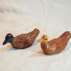 Appeaux anciens d'&eacute;poque XIXi&egrave;me si&egrave;cle - oiseaux en terre cuite coloris&eacute;e verniss&eacute;e