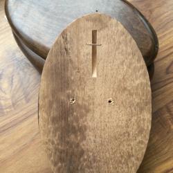 &Eacute;cusson en bois teint&eacute; fonc&eacute;