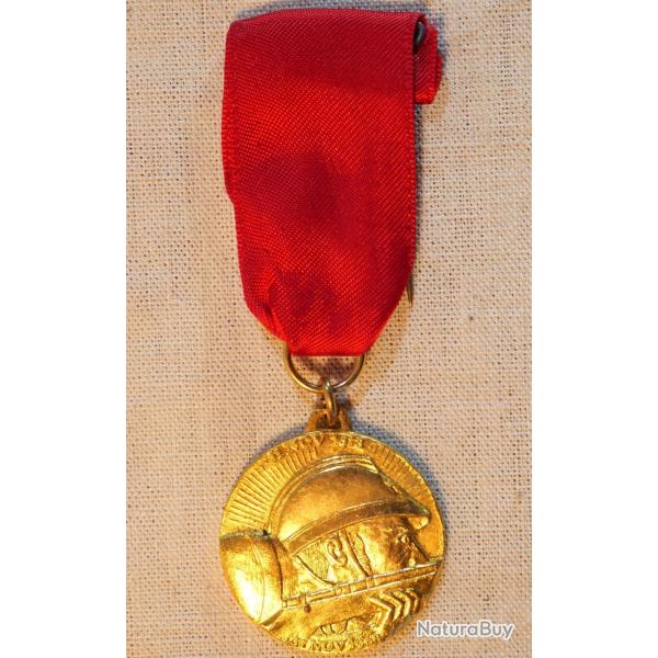M�daille dor�e 14-18 Calvados 11 novembre 1968 � ruban rouge - ref BRA25MED001