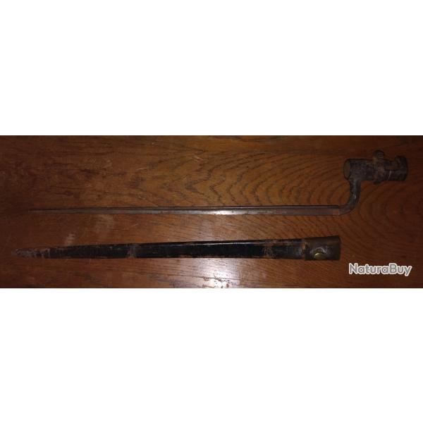 Ba�onnette a douille et son foureau cuir jus de grenier a identifier