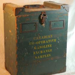 rarissime Caisse bois Canada sp&eacute;cial carburant ou autre avec fermeture &agrave; ressort -  ref TOU24CAI001