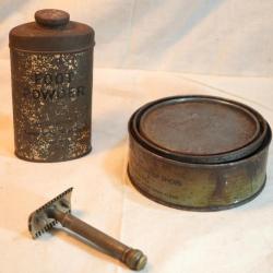US ARMY flacon m&eacute;tal foot powder boite cirage US impregnite shoes rasoir NORMANDIE WWII