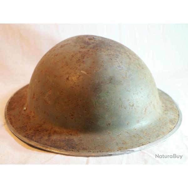 W/|D - Casque britannique sans int�rieur couleur verte restant insigne WWII ref LIS25CSQ001