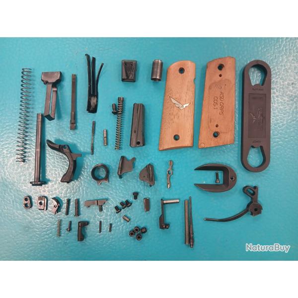 Grand lot de pi�ces type Colt 1911 Commander 9 mm