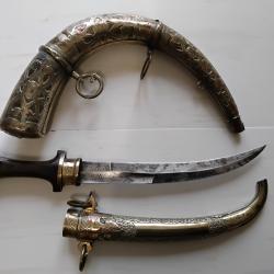 Poignard marocain dit Koumia et poire &agrave; poudre