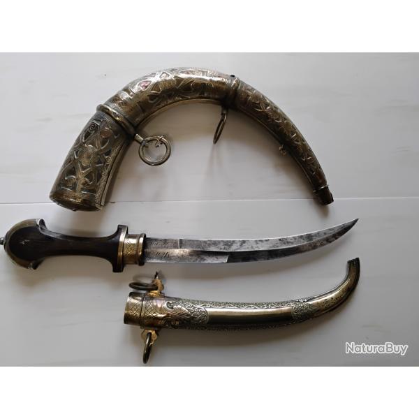 Poignard marocain dit Koumia et poire � poudre