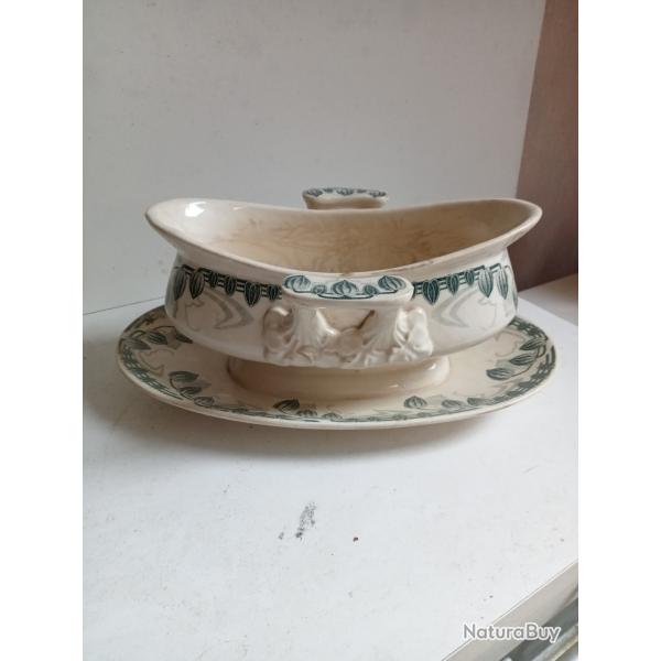 saucier creil et monterau XIX�me hauteur 8 cm x 23 cm