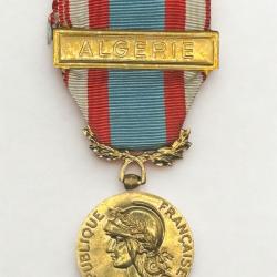 (37.001) M&eacute;daille comm&eacute;morative des op&eacute;rations de s&eacute;curit&eacute; et de maintien de l'ordre