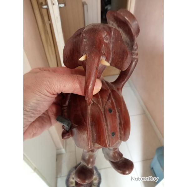 statuette �lephant  en bois hauteur 22,5 cm