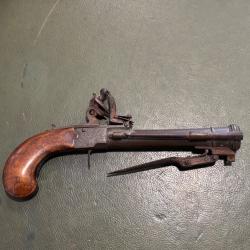 Pistolet ancien avec ba&iuml;onnette