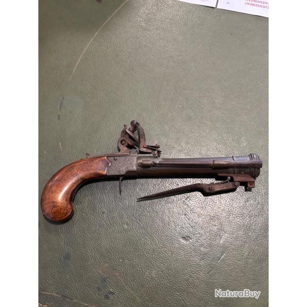 Pistolet ancien avec ba�onnette