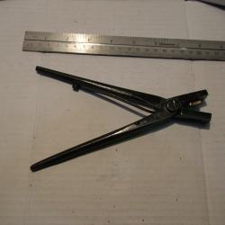 Ancien marquage animal par poin&ccedil;on d'oreille