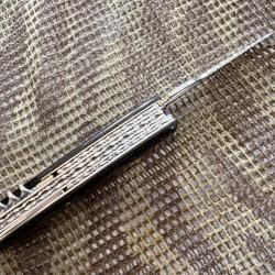 COUTEAU VICTORINOX RANGER 57 HUNTER CUSTOM CRO&Ucirc;TE DE BUFFLE / GUILLOCHAGE