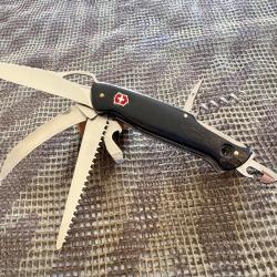 COUTEAU VICTORINOX RANGER ARTISAN CRO&Ucirc;TE DE BUFFLE / GUILLOCHAGE