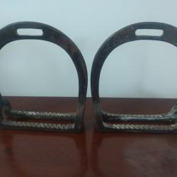 Paire d'&eacute;triers de cavalerie allemande ou polonaise WW1 ?