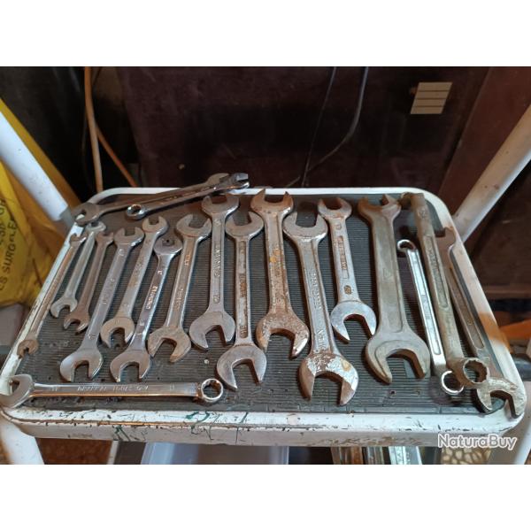 Lot de 19 cl� plate vintage parfaitement fonctionnelles