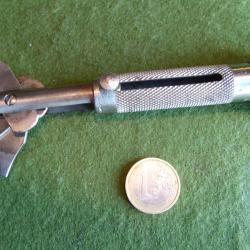 petit tournevis manche bois &agrave; 4 lames r&eacute;tractable