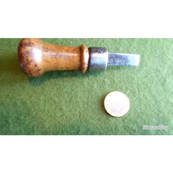 petit tournevis manche bois �  pour coffret arme ancienne