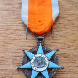 M&eacute;daille Croix de Chevalier de l'Ordre du M&eacute;rite Social - argent massif