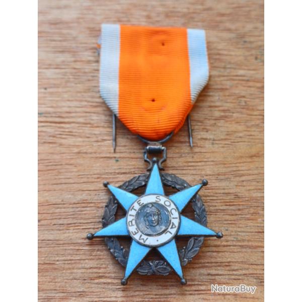 M�daille Croix de Chevalier de l'Ordre du M�rite Social - argent massif