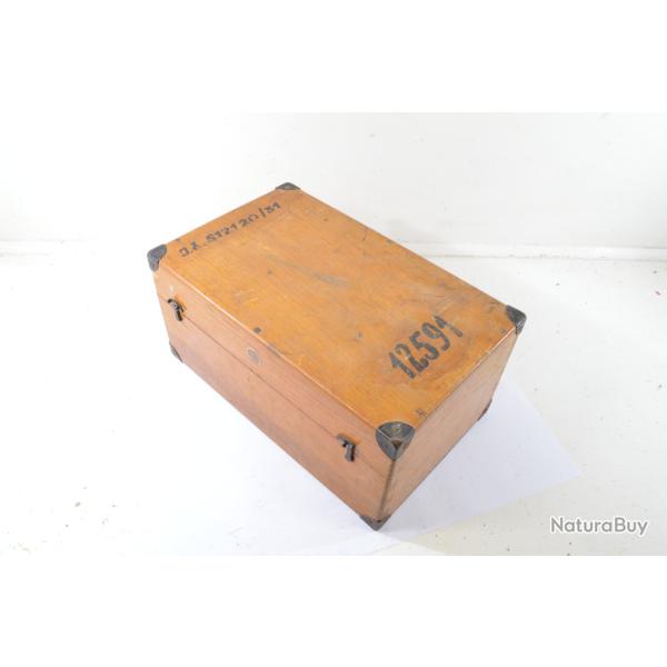 Caisse outils pour appareil topographique ou th�odolite  Frieberger fabrication  allemagne de l est