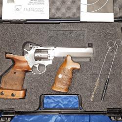 Vends Alfaproj Target Sport Stainless cal.22lr complet avec valises, deux poign&eacute;es et documents