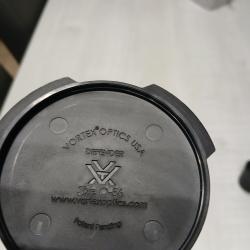 Bonnette D&eacute;fender FLIP CAP Vortex 56