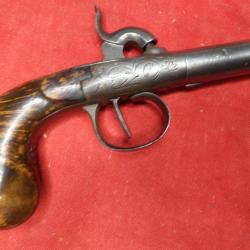 pistolet f&eacute;minin coup de poing loupe ronce de noyer balle forc&eacute;e 10.06mm gravures enluminures Belges