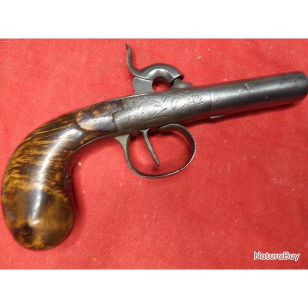 pistolet f�minin coup de poing loupe ronce de noyer balle forc�e 10.06mm gravures enluminures Belges