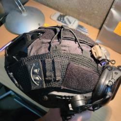 Casque custom. Lumi&egrave;re, porte go-pro, poche pour battrie ainsi que casque audio earmor et PTT
