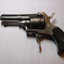 R&eacute;volver type Lefaucheux de marque New English Pattern ELG 7mm 1876 avec gravures