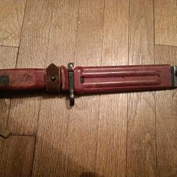 Ba&iuml;onnette urss ak 47 bachelitte rouge