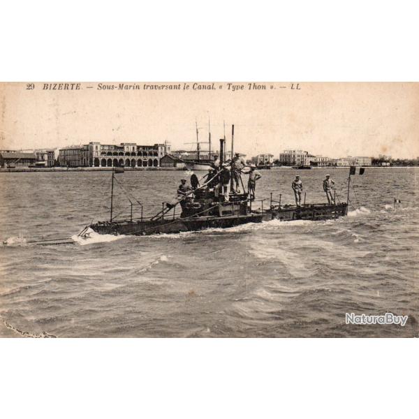Carte postale Bizerte - Sous-Marin traversant le Canal -N�7547