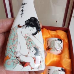 servce a sak&eacute;  en porcelaine de chine dans &ccedil;a boite d'origine