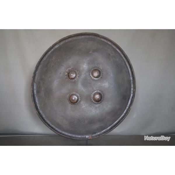 Un grand bouclier Indo-Persan dit dhal - Nord de l'Inde ou r�gions Himalayennes, 19�me si�cle