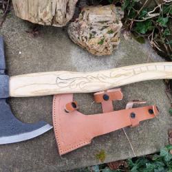 Belle Hache Tomahawk Style Am&eacute;rindien Lame Acier Carbone 1055 Manche Bois Etui Cuir Fab Artisanale