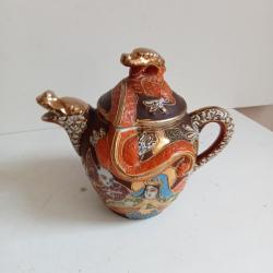 theiere en porcelaine Satsumo hauteur 14 cm x 14 cm