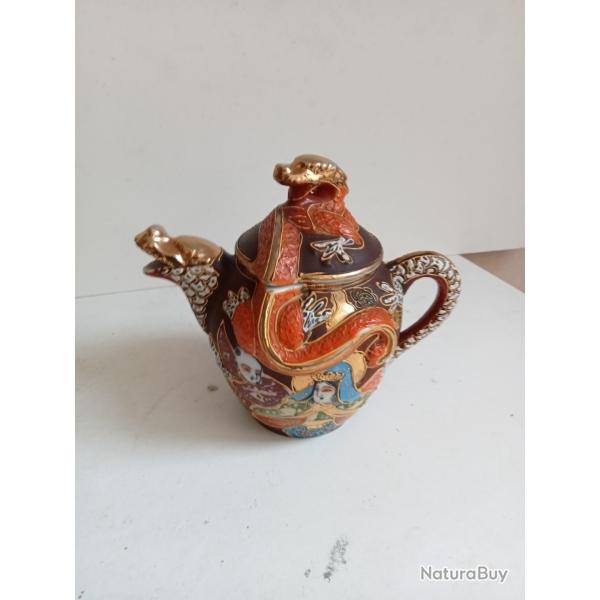 theiere en porcelaine Satsumo hauteur 14 cm x 14 cm