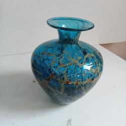 vase sign&eacute; en verre hauteur 13,5 cm diam&egrave;tre 10 cm