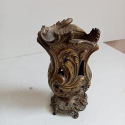 vase soliflore en bronze dor&eacute; XIX&egrave;me hauteur 12,5 cm x 6 cm