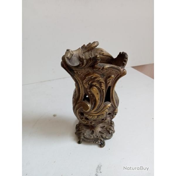 vase soliflore en bronze dor� XIX�me hauteur 12,5 cm x 6 cm