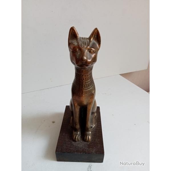 chat en bronze dor� massif XIX�me hauteur 19 cm