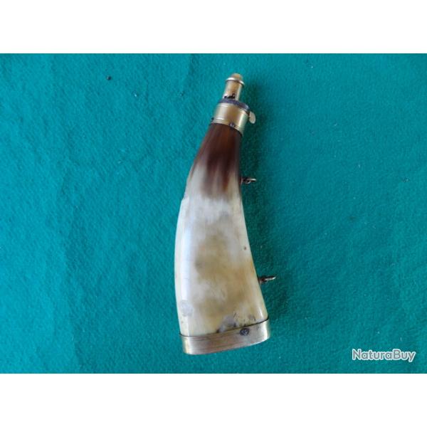 Poire � plomb en corne pour cal. 12-16-20.