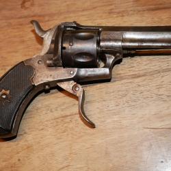 Revolver en 7mm Broche "Manufacture Fran&ccedil;aise d'Armes et Cycles de st Etienne" &agrave; cadre ferm&eacute;