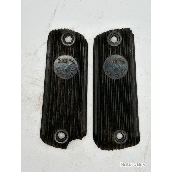 PAIRE DE PLAQUETTES ORIGINALES DE PISTOLET UNIQUE RR51