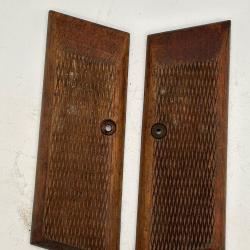 PAIRE DE PLAQUETTES ORIGINALES DE PISTOLET BROWNING 10/22- WWII
