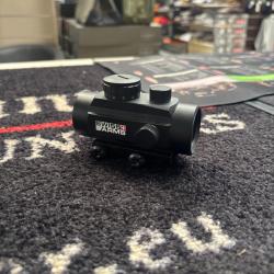 Point rouge d'occasion  SWISS ARMS a vendre aux ench&egrave;res, fonctionnel! d&eacute;stockage armurerie chasse